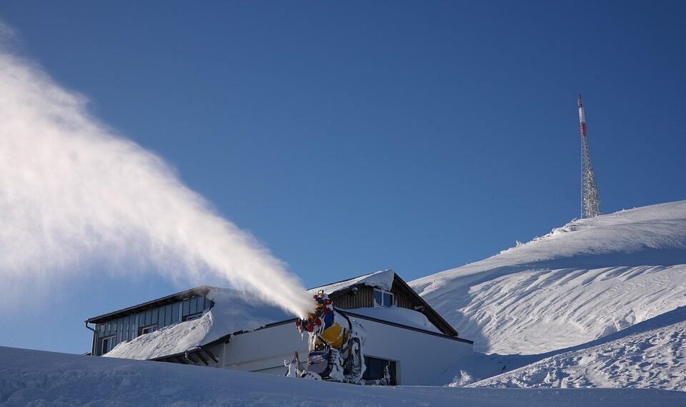 snow cannon 999305 960 720.jpg