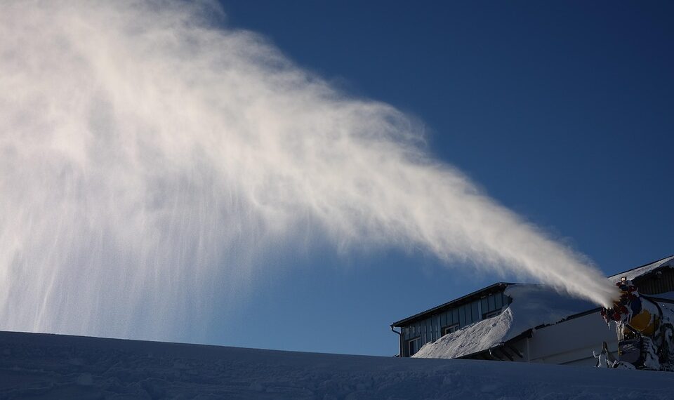 snow cannon 999308 960 720.jpg