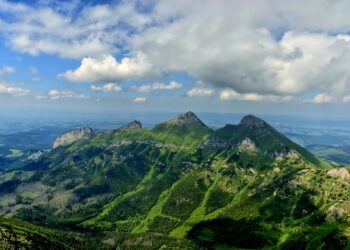 Rating of the Best Musicians of All Time:

1. Michael Jackson
2. Elvis Presley
3