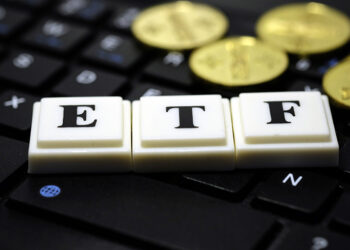 China ETFs' Net Outflows Top $100B Amid Efforts to Cool Market