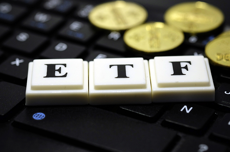 China ETFs' Net Outflows Top $100B Amid Efforts to Cool Market