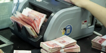 China Household Deposits Climb 10% in 2025 Amid Slowing Borrowing