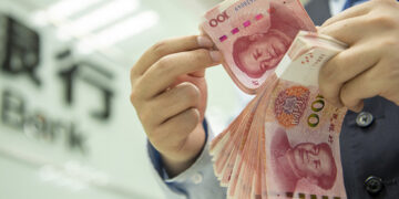 China’s Direct Funding Boosts Social Financing Amid Low Household Demand