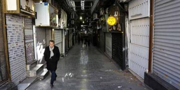 Iranian security officer dies amid protests