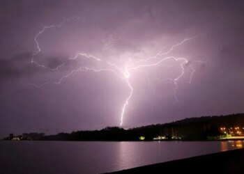 Lightning kills 2, injures 150 in South Africa