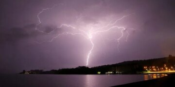 Lightning kills 2, injures 150 in South Africa