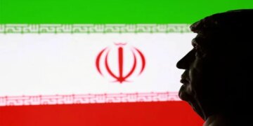 Sources: Trump considers Iran strikes to spark renewed protests