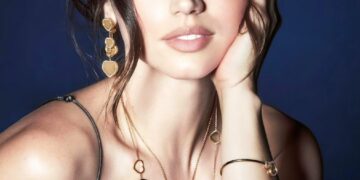 The Most Beautiful Actresses in the World!

1.  Ana de Armas
2.  Margot Robbie
3