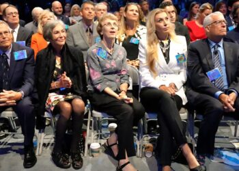 Top 10 Richest Families in the World:

1.  Walton family – $513.4 Billion
2.  Al