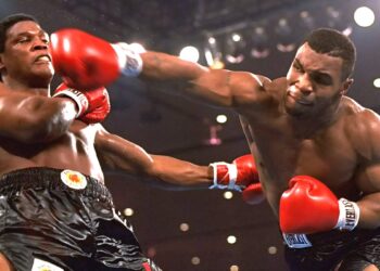 The 25 Greatest Boxers of All Time

1.  Sugar Ray Robinson  
2.  Muhammad Ali