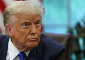 Trump Claims Iran Killings Declining Amid Experts Warn of Military Action