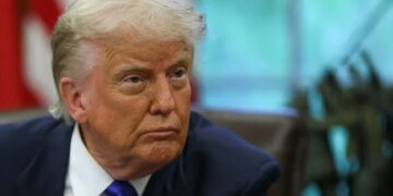 Trump Claims Iran Killings Declining Amid Experts Warn of Military Action