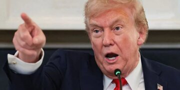 Trump Threatens 25% Tariff on Nations Engaging with Iran