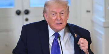 Trump issues oil warning, urges Cuba to negotiate with the US