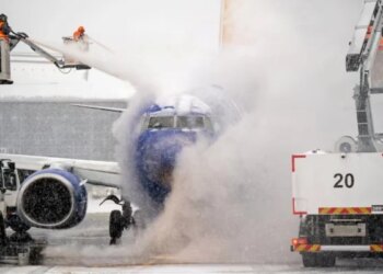 US Storm Causes Poweroutages for 160,000, Cancels Thousands of Flights