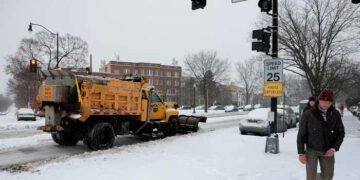 US Storm Cuts Power to 850K, Cancels 10K Flights