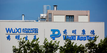 WuXi AppTec Soars as Chinese Pharma Raises 2025 Profit Outlook