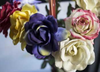 fake flowers 4537696 960 720.jpg