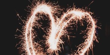 fireworks 9303542 960 720.jpg