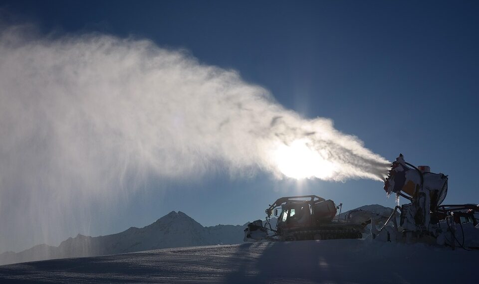 snow cannon 999280 960 720.jpg