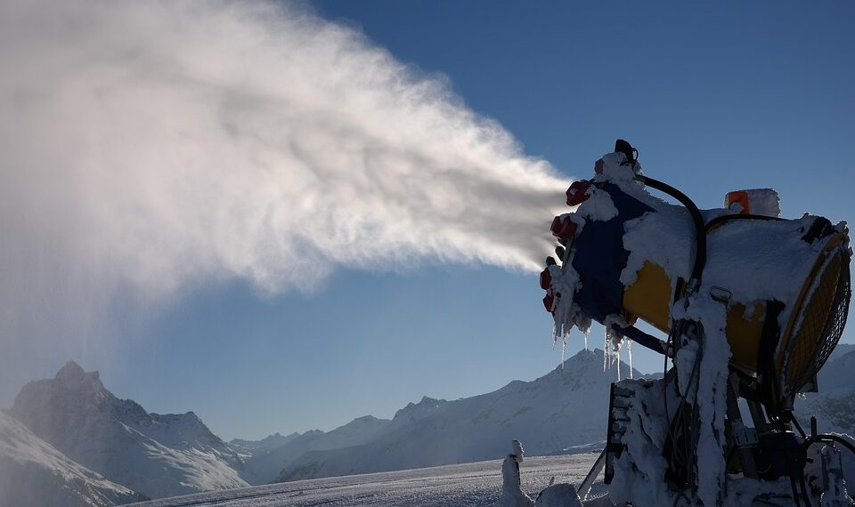 snow cannon 999290 960 720.jpg