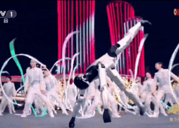 467F306E9C53BF3FA41142018B7B93A843658327 size1304 w568 h320.gif