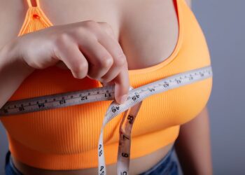 Average Breast Size / BMI:

1.  Norway: C-D / 26.2
2.  United States: C / 29
3.