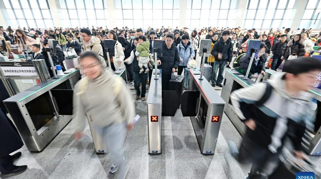 China expects 285M+ inter-regional trips on launch day of Spring Festival