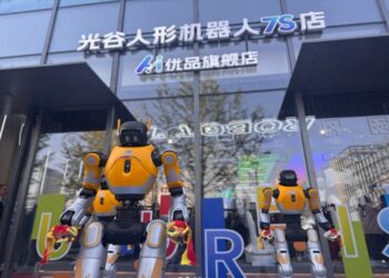 China’s First 7S Humanoid Robot Store Highlights Industry Goals