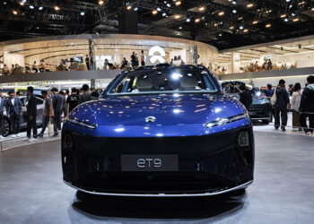 Nio Projects First Operating Profit, Surges in US & Hong Kong Markets