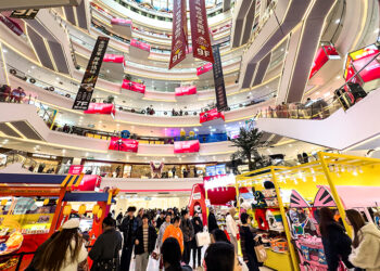 Shanghai Two Sessions Propose Ways to Boost Foreign Tourist Spending