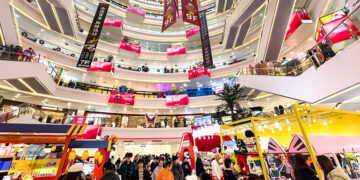 Shanghai Two Sessions Propose Ways to Boost Foreign Tourist Spending