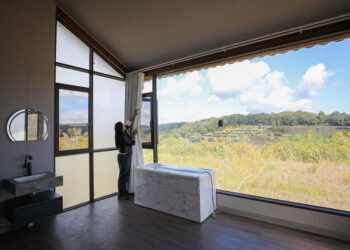 Small Chinese City Hotel Prices Surge During Lunar New Year