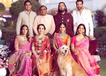 Top 10 Richest Families in the World:

1.  Walton family – $513.4 Billion
2.  Al