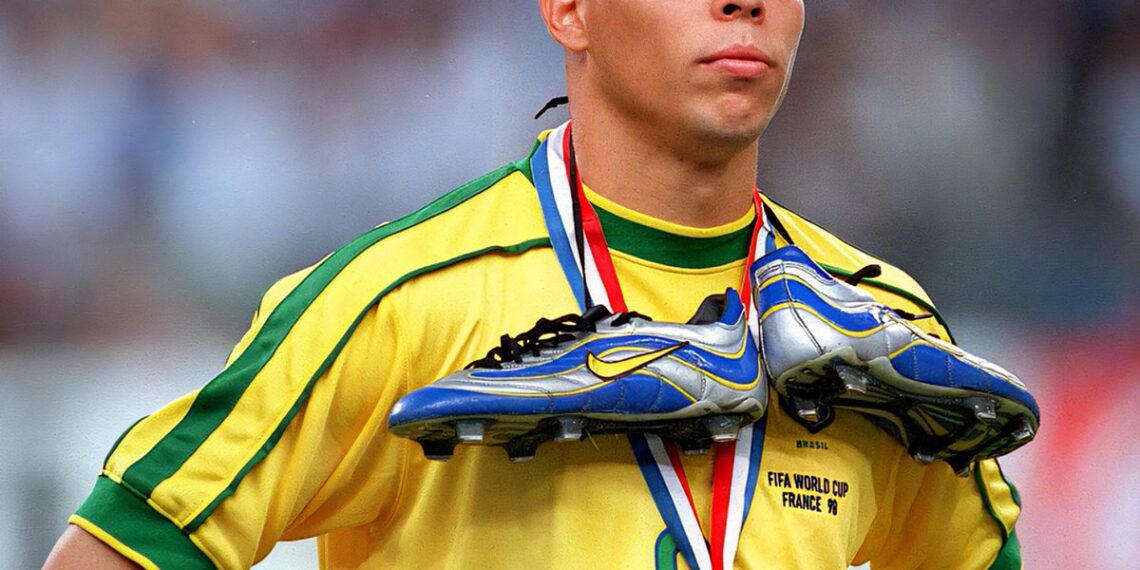 25 Greatest Strikers in Football History

1.  Pelé
 Titles: 14
 Games: 858
 Goa