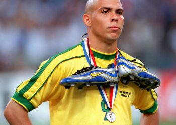 25 Greatest Strikers in Football History

1.  Pelé
 Titles: 14
 Games: 858
 Goa