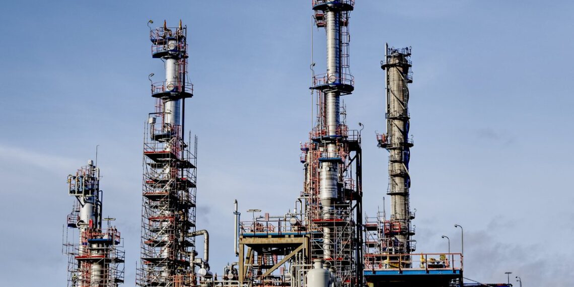 Top Producing Countries:

1.  Russia → Largest producer of natural gas
2.  Unite