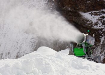 snow cannon 1812285 960 720.jpg