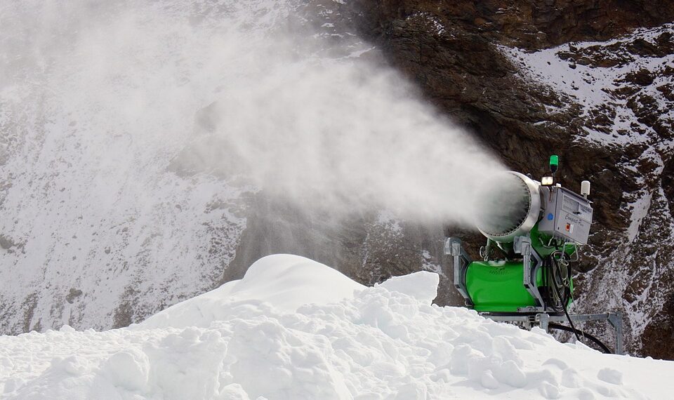 snow cannon 1812285 960 720.jpg