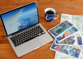 workplace 3705534 960 720.jpg