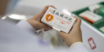 China’s Heart Medication Sales Spike Following Education Expert Zhang Xuefeng’s Sudden Death