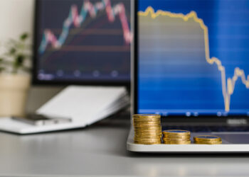 Chinese Government Bonds Increase, but Long-Term Challenges Loom Amid Middle East Tensions