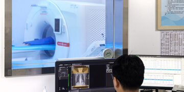 Delegates Call for ComeStrong AI Oversight in Healthcare at Two Sessions