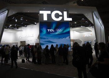 Falling Device Shipments and Rising Storage Costs Slow Panel Sales