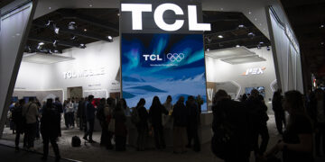 Falling Device Shipments and Rising Storage Costs Slow Panel Sales