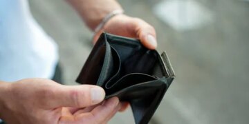 Financial Stress Could Accelerate Memory Loss in Seniors