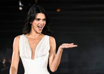 Kendall Jenner Goes Topless in Bold Vogue France Shoot