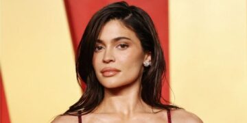 Kylie Jenner Poses Topless in Daring Vanity Fair Photoshoot