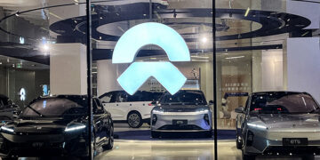 Nio Rises as Chinese EV Maker Posts First Q4 Profit
