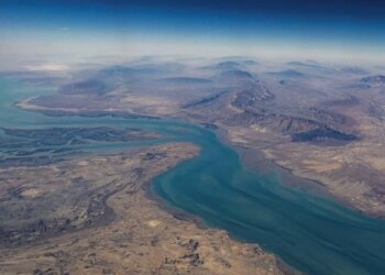 Oil & Gas Shipping Costs Spike Amid Iran's Strait Closure Threat